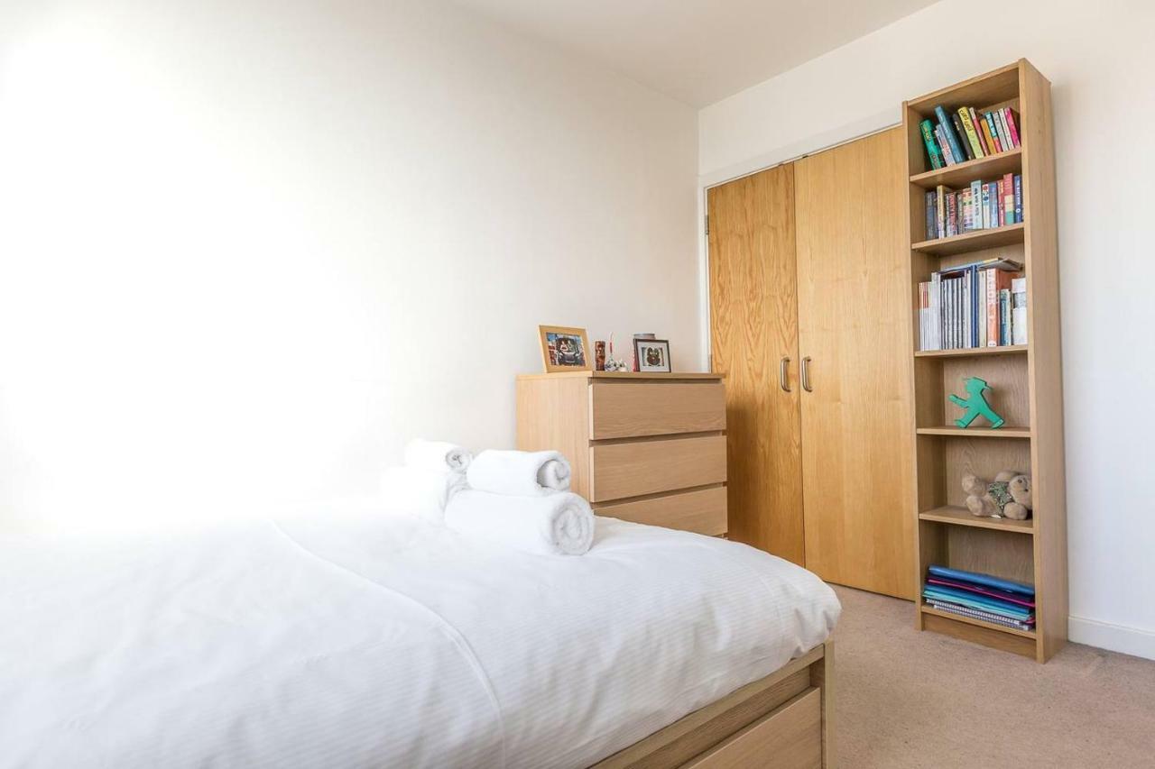 Modern 1 Bedroom Apartment In E1 With Great Views Londres Extérieur photo