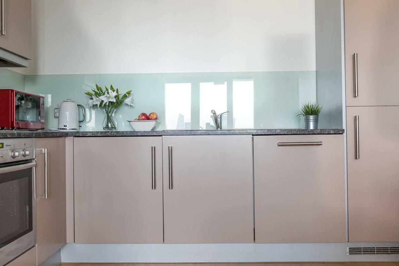 Modern 1 Bedroom Apartment In E1 With Great Views Londres Extérieur photo