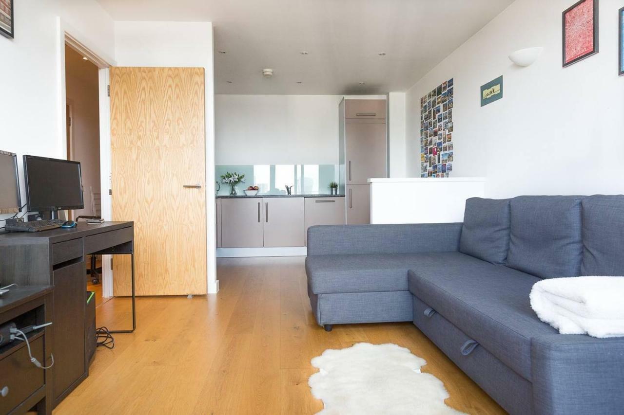 Modern 1 Bedroom Apartment In E1 With Great Views Londres Extérieur photo
