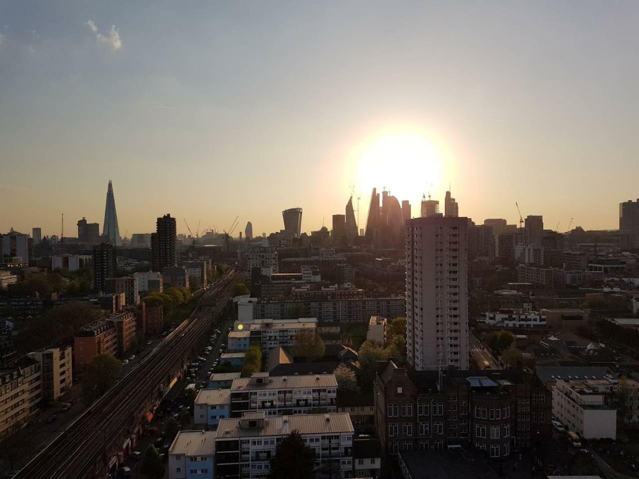 Modern 1 Bedroom Apartment In E1 With Great Views Londres Extérieur photo