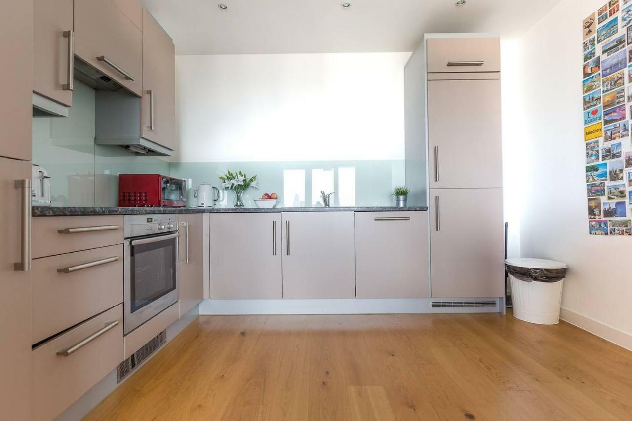 Modern 1 Bedroom Apartment In E1 With Great Views Londres Extérieur photo